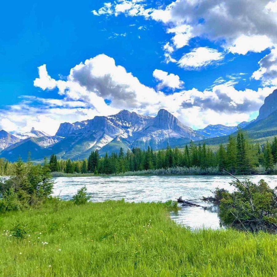 Wanna Get Away This Summer And Fall At The Crossing Canmore Kültér fotó